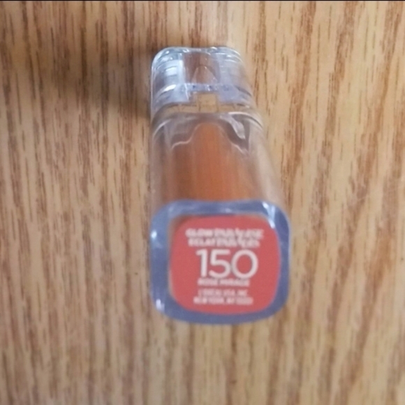 L'Oreal Paris Glow Paradise Lip Balm-in-Gloss & Balm-in-Lipstick - Picture 8 of 8